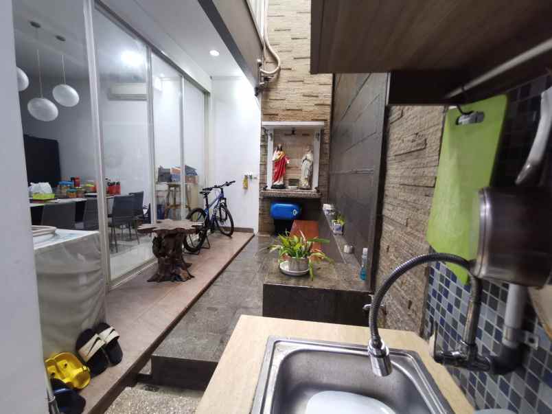 dijual rumah rumah di green lake city