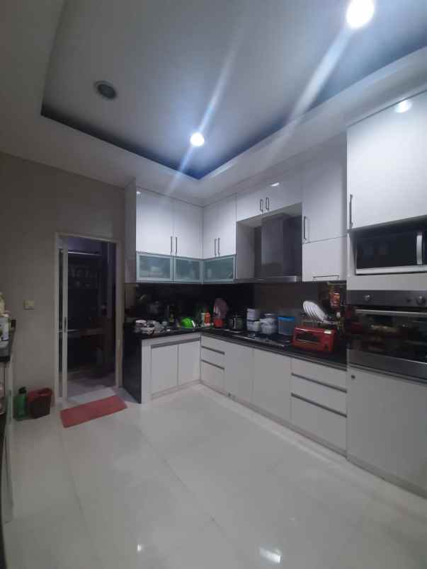 dijual rumah rumah di green lake city