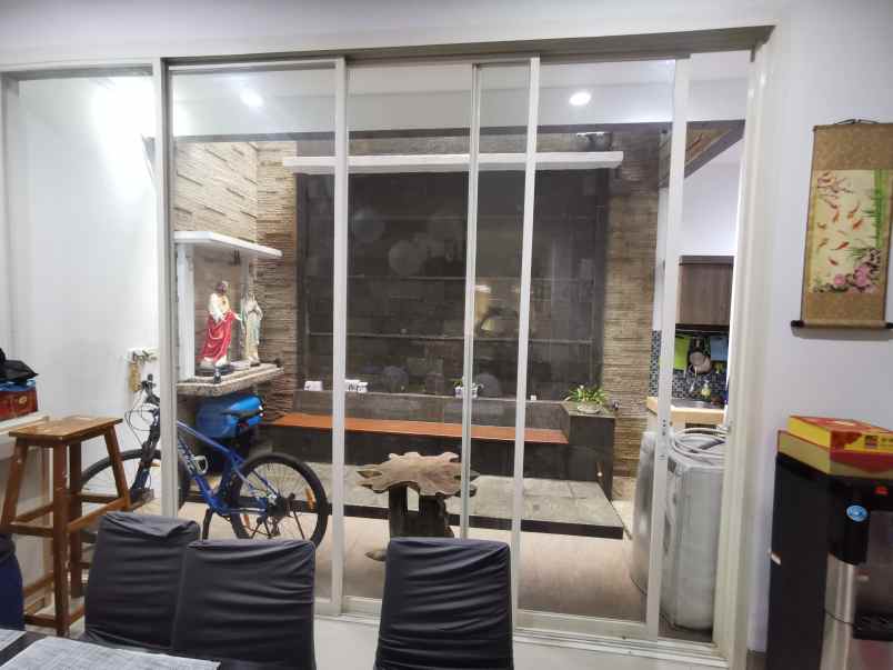 dijual rumah rumah di green lake city