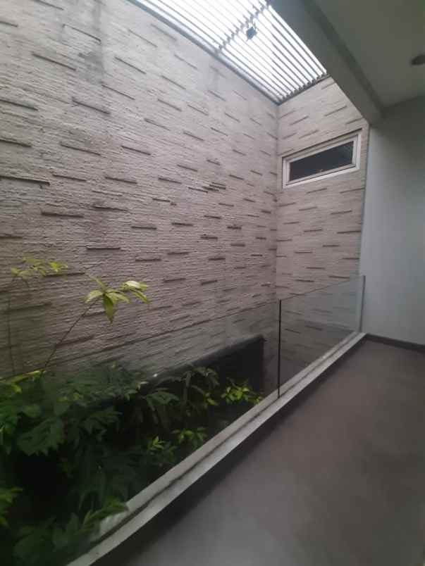 dijual rumah rumah di green lake city