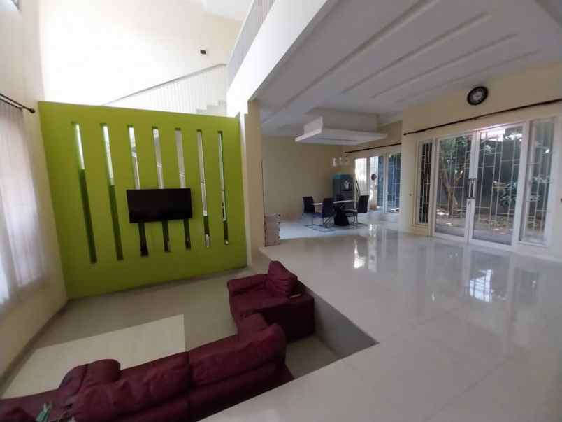 dijual rumah rungkut asri