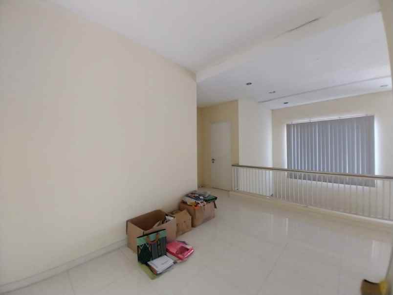 dijual rumah rungkut asri