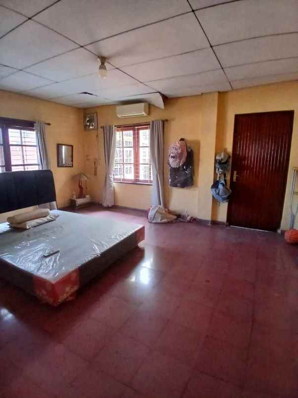 dijual rumah salemba