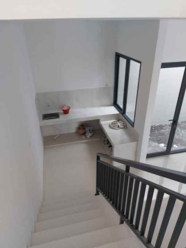 dijual rumah satelit utara