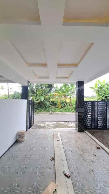 dijual rumah selomartani