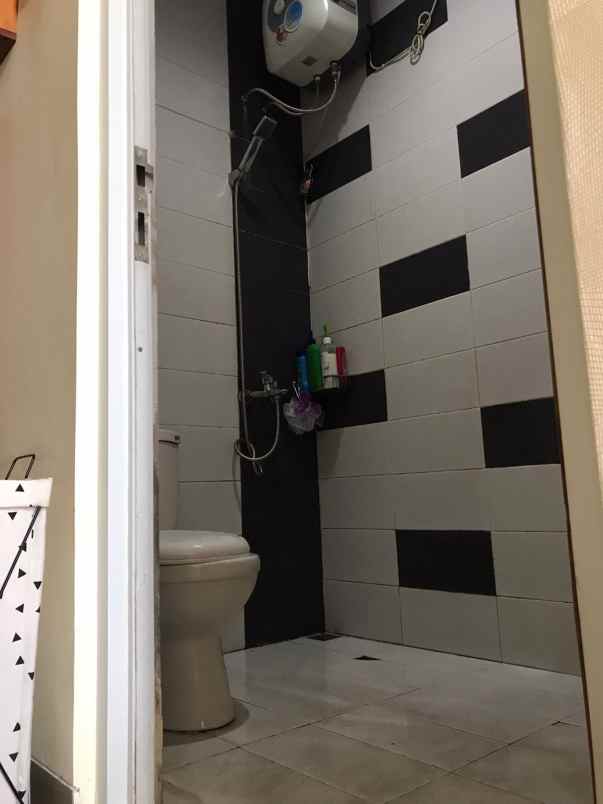 dijual rumah serua ciputat