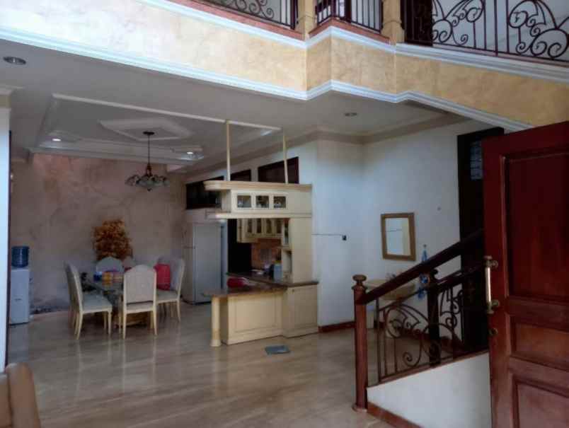 dijual rumah seruni surabaya pusat