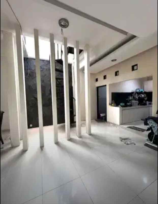 dijual rumah setiabudi regency wing 3