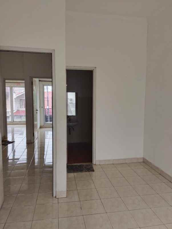 dijual rumah strategis dekat tol di limo cinere depok