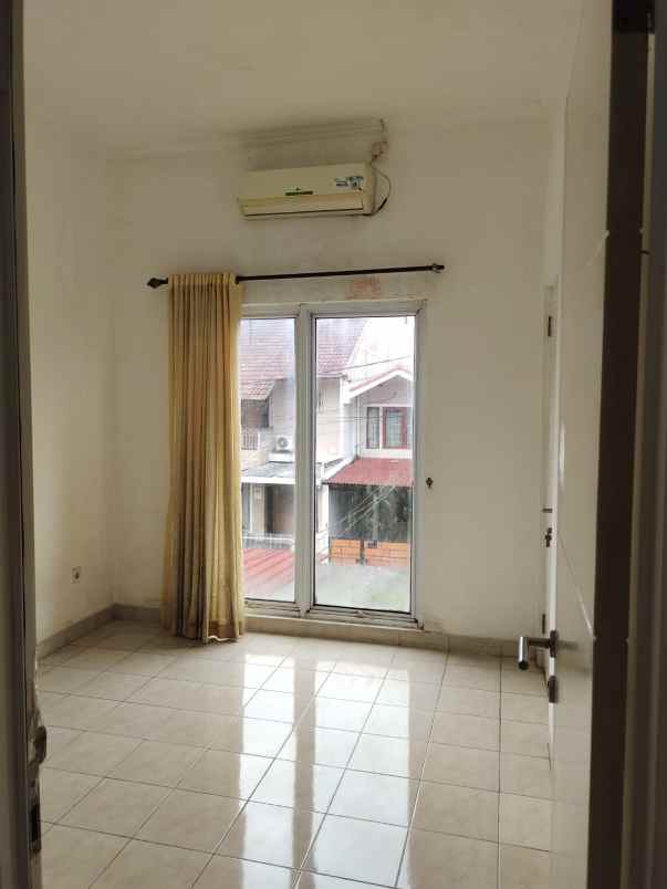 dijual rumah strategis dekat tol di limo cinere depok