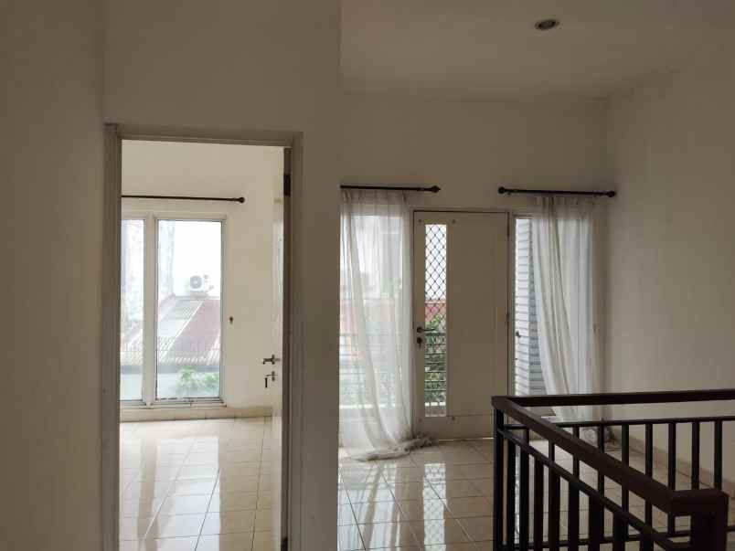 dijual rumah strategis dekat tol di limo cinere depok