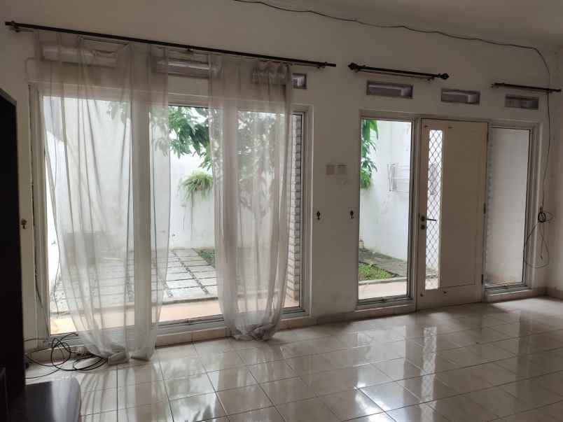 dijual rumah strategis dekat tol di limo cinere depok