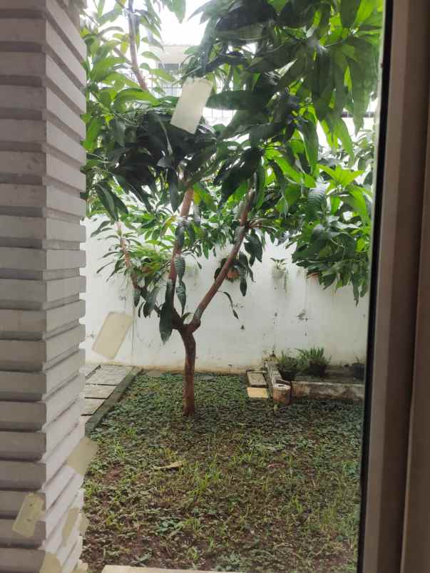 dijual rumah strategis dekat tol di limo cinere depok