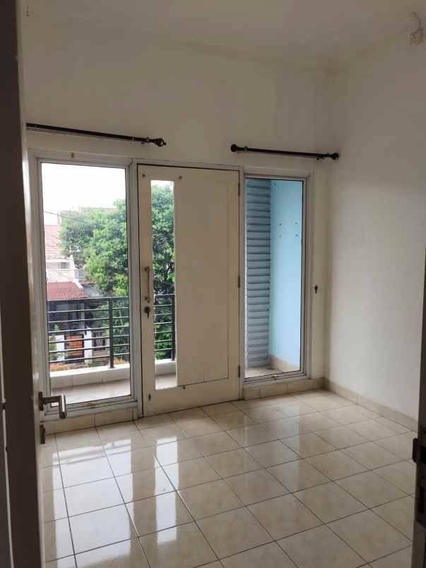 dijual rumah strategis dekat tol di limo cinere depok