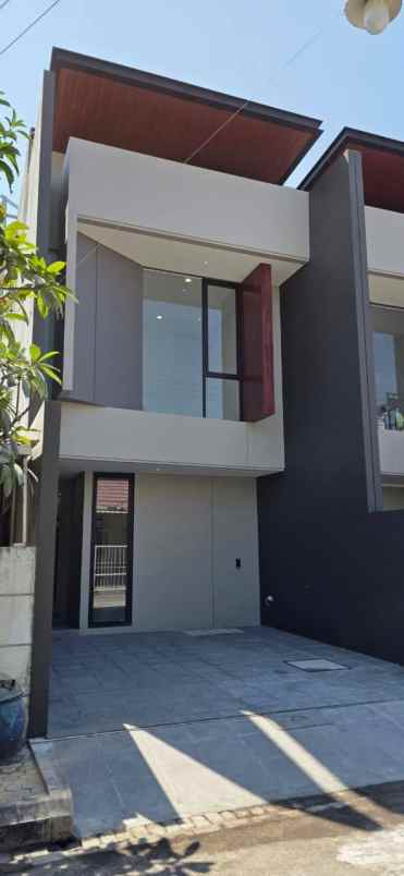 dijual rumah sutorejo