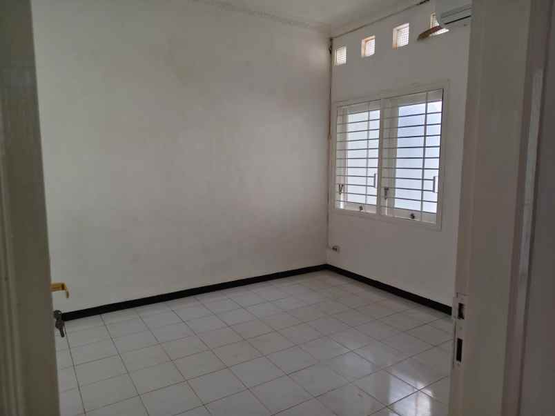 dijual rumah sutorejo prima indah
