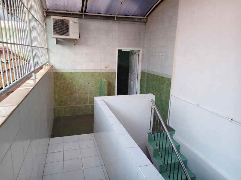 dijual rumah sutorejo prima indah
