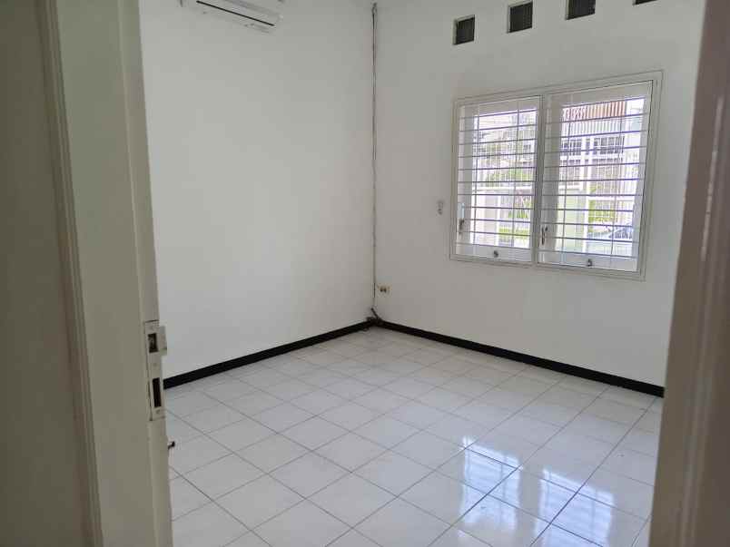 dijual rumah sutorejo prima indah