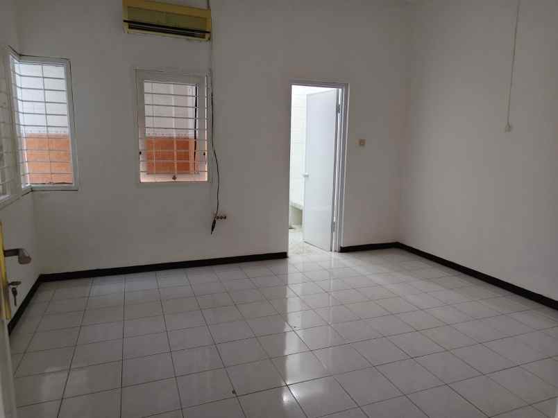 dijual rumah sutorejo prima indah