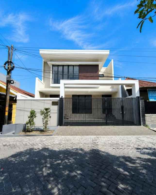 dijual rumah sutorejo utara