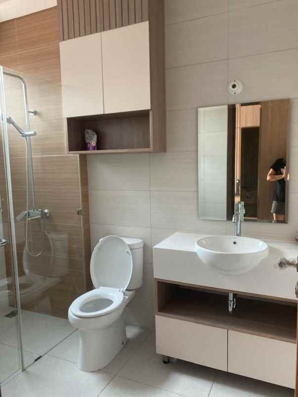 dijual rumah suvarna sutera