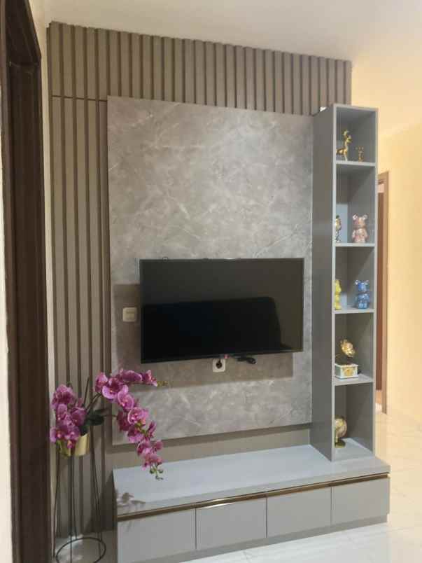 dijual rumah suvarna sutera