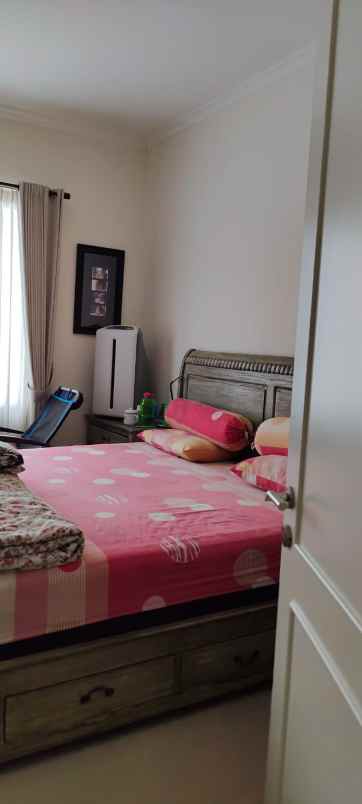 dijual rumah suvarna sutera cluster