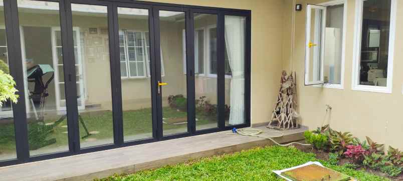 dijual rumah suvarna sutera cluster