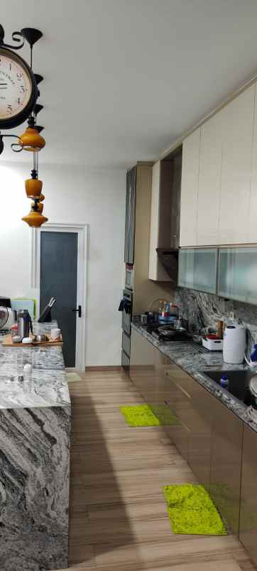 dijual rumah suvarna sutera cluster