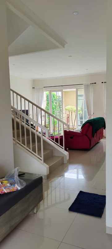 dijual rumah suvarna sutera cluster