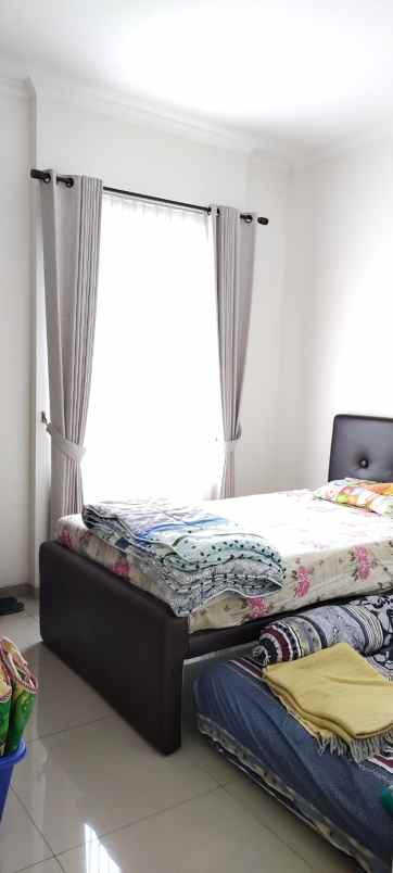 dijual rumah suvarna sutera cluster