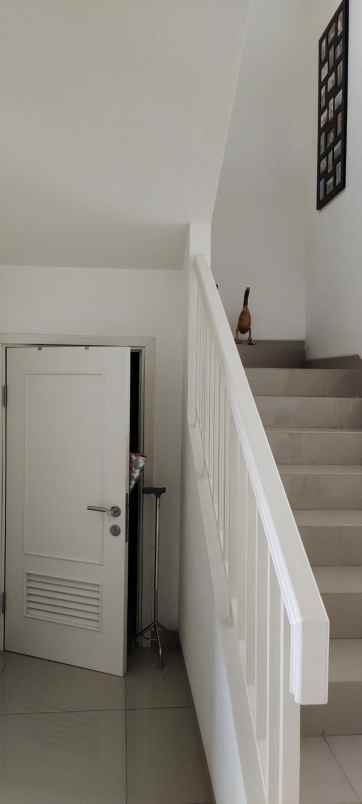 dijual rumah suvarna sutera cluster