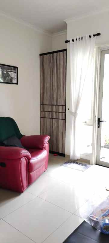 dijual rumah suvarna sutera cluster