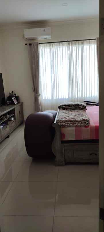 dijual rumah suvarna sutera cluster