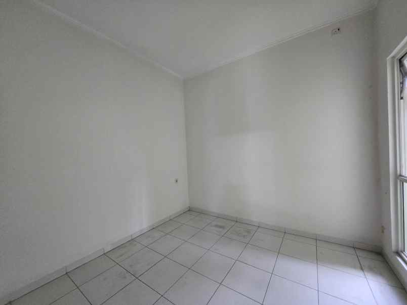 dijual rumah suvarna sutera cluster