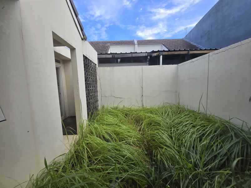 dijual rumah suvarna sutera cluster