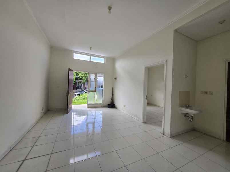 dijual rumah suvarna sutera cluster