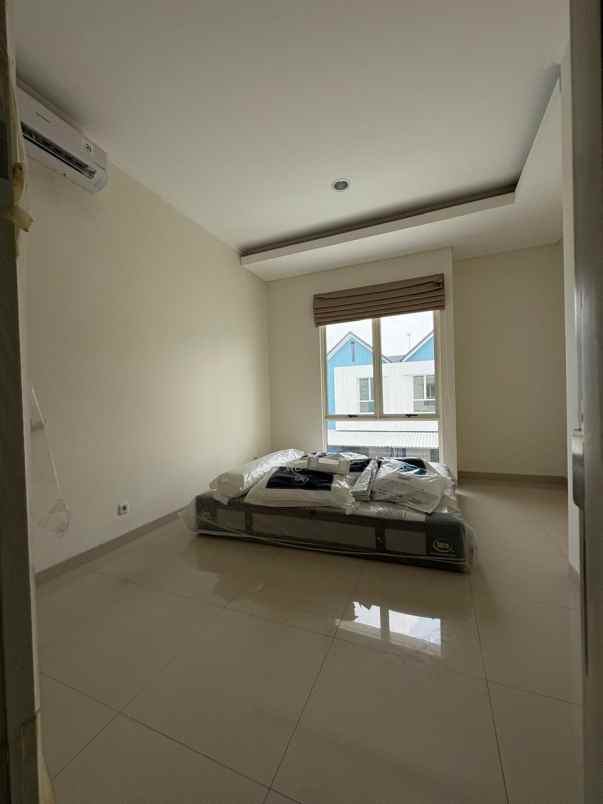 dijual rumah suvarna sutera pasar kemis