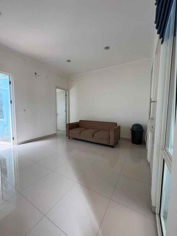 dijual rumah suvarna sutera pasar kemis