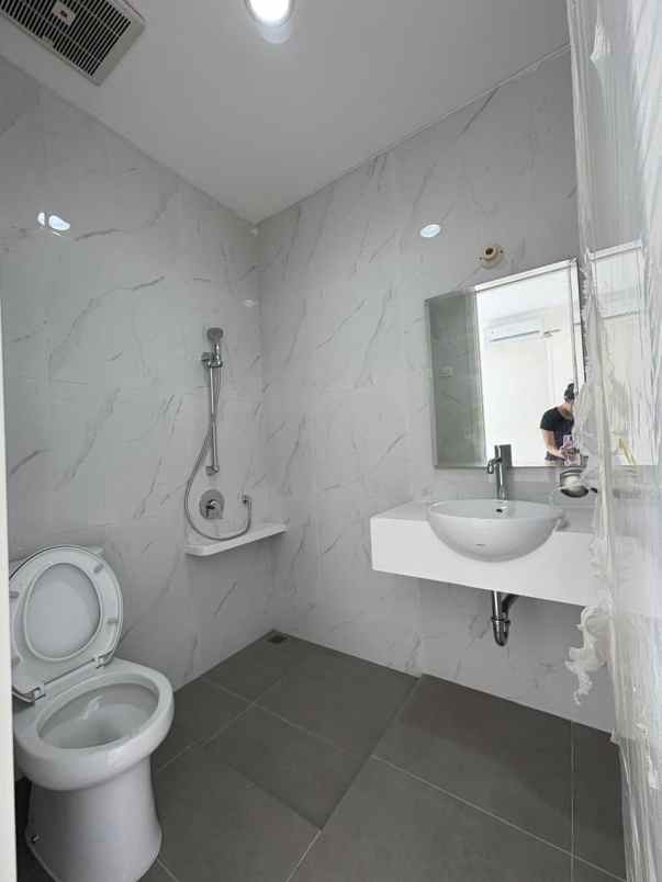 dijual rumah suvarna sutera pasar kemis