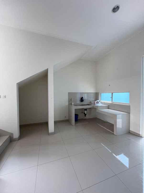 dijual rumah suvarna sutera pasar kemis