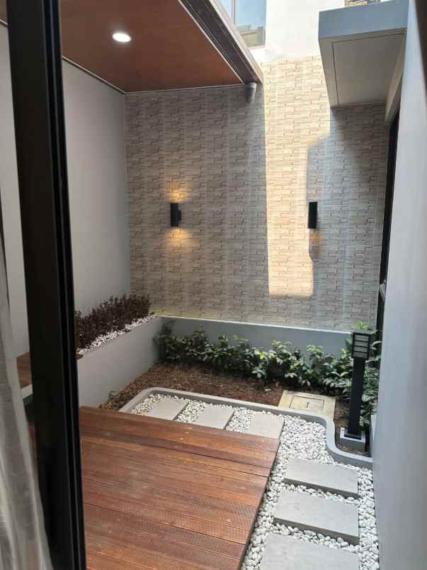 dijual rumah suvarna sutera tangerang