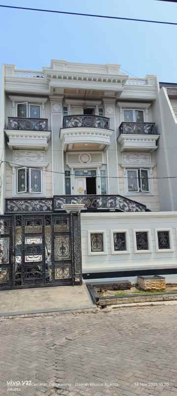 dijual rumah taman palem lestari