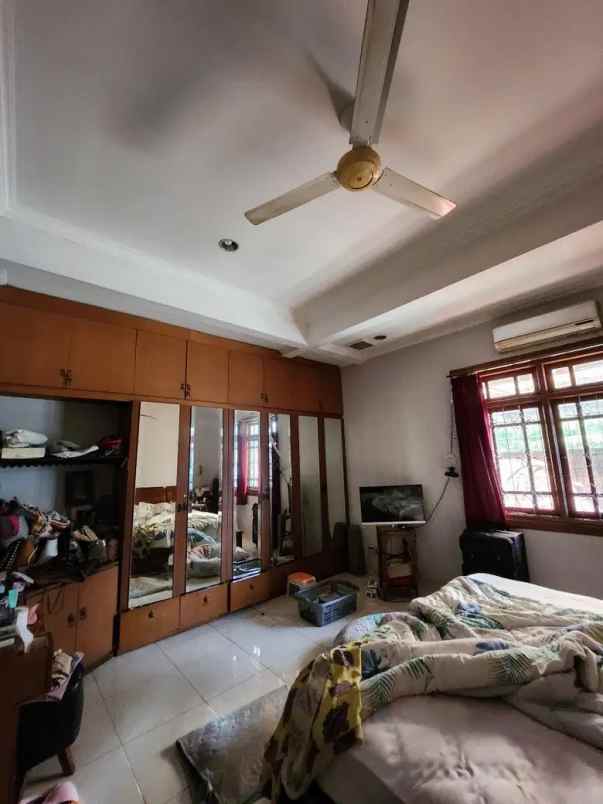 dijual rumah tanah kusir