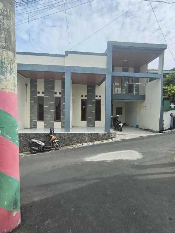 dijual rumah tandang