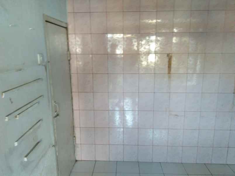 dijual rumah tepi jalan irian jaya