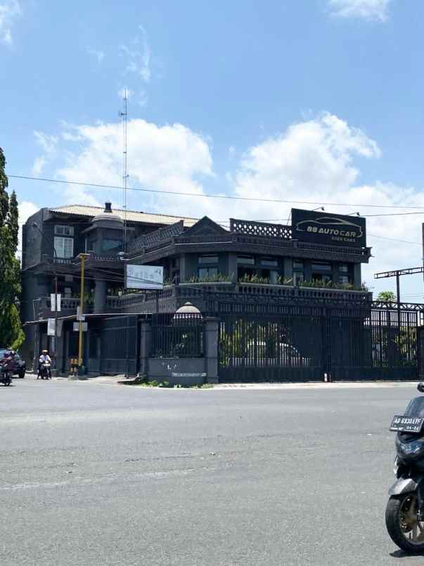 dijual rumah tepi jalan ringroad