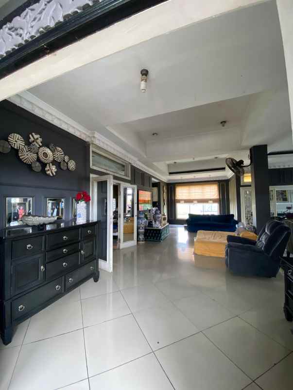 dijual rumah tepi jalan ringroad