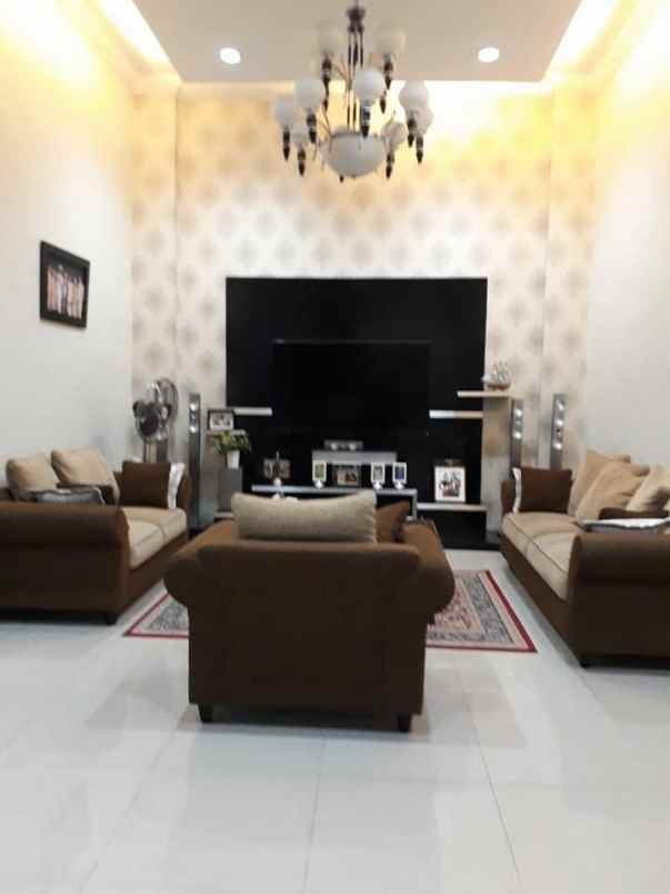 dijual rumah tinggal 2 lantai komplek rispa