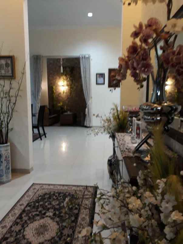 dijual rumah tinggal 2 lantai komplek rispa